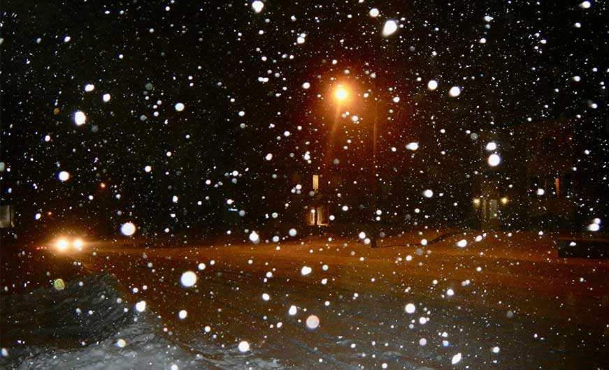 Schnee bei Nacht